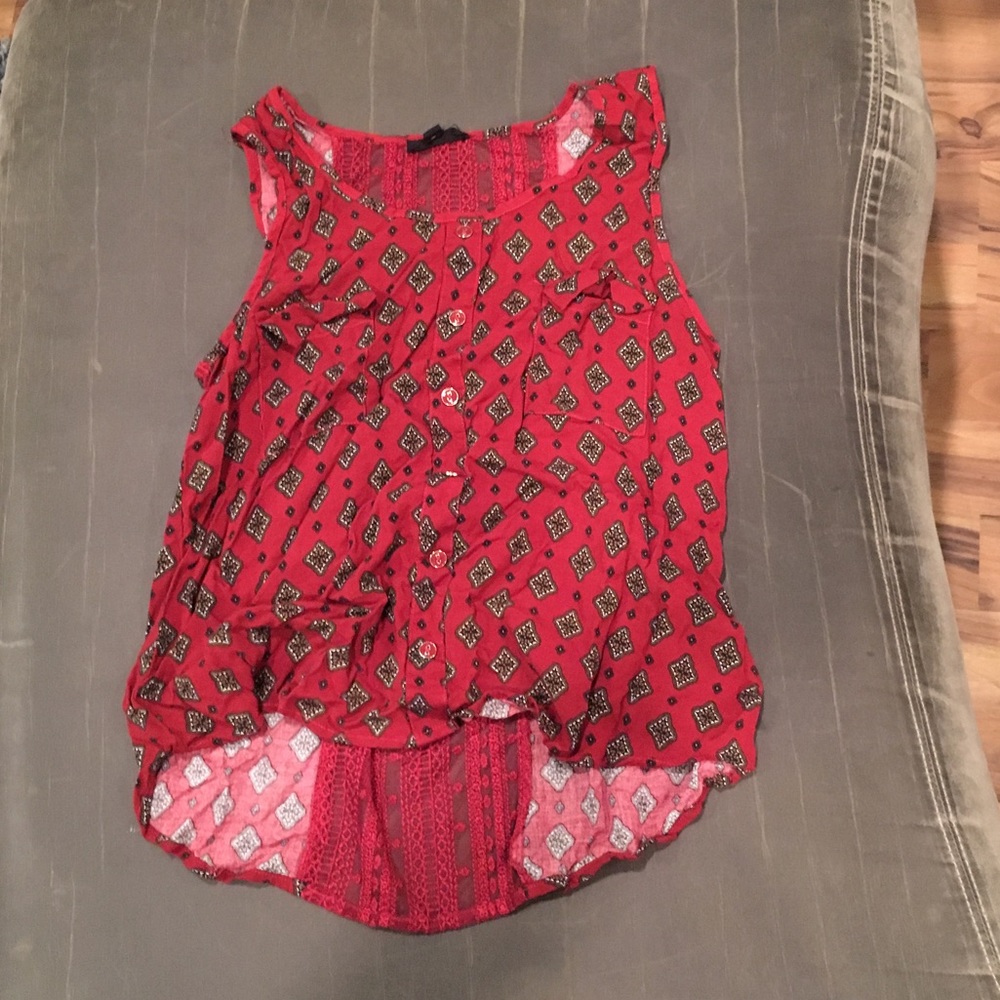 Women’s sleeveless top